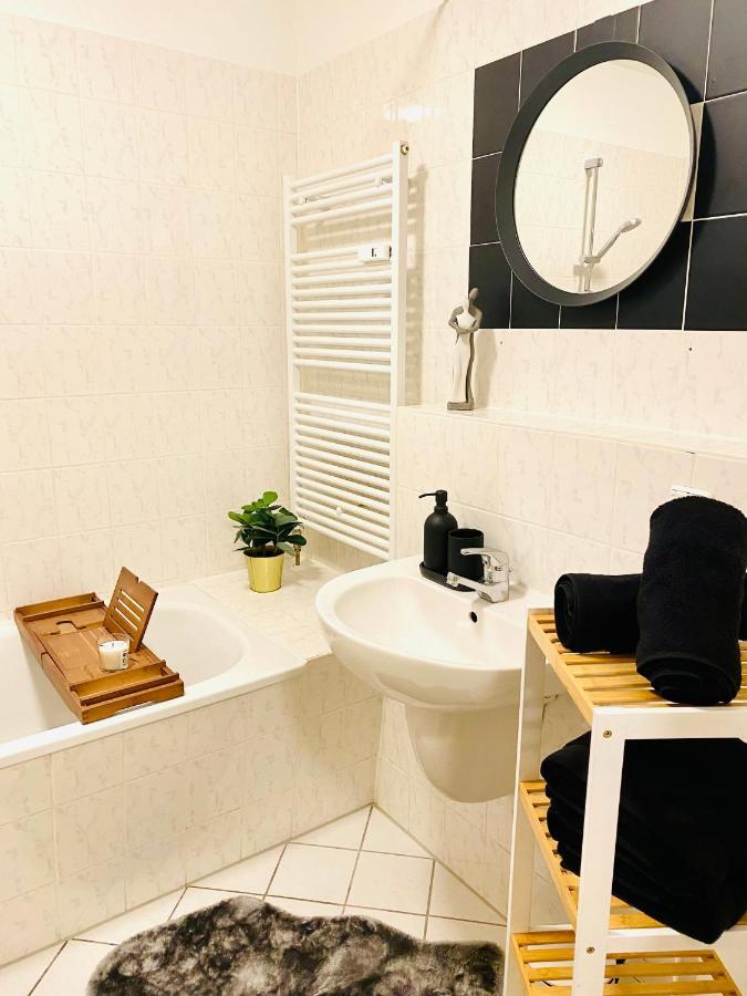 ארפורט Saniertes Studio - Elisa - Mit Balkon, Wlan, Smart-Tv & Kueche In City-Naehe מראה חיצוני תמונה